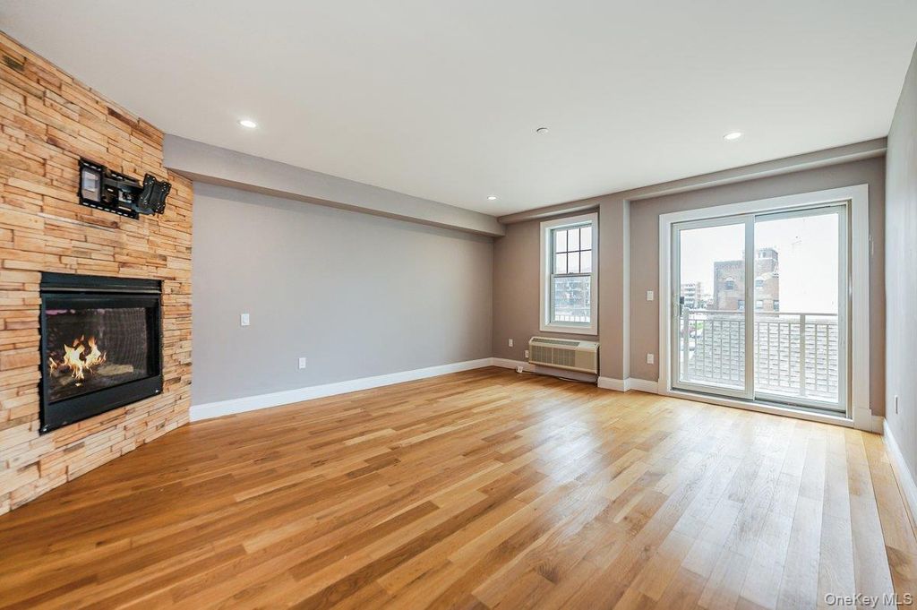 Photo of 661 W Broadway #403, Long Beach, NY 11561 (MLS # 904420)