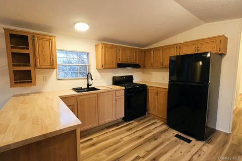 23 Oak St Wurtsboro NY 12790