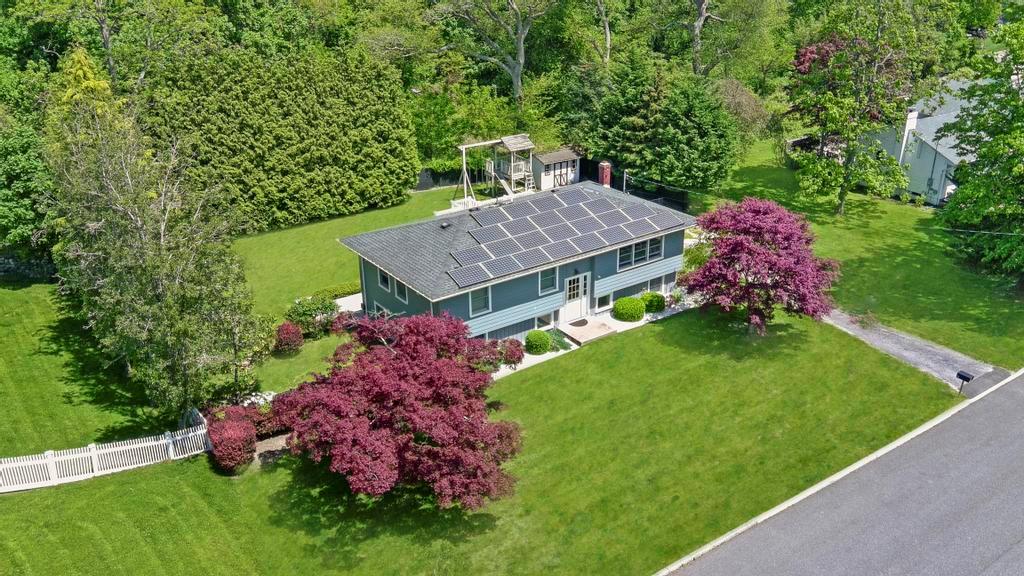 21 Highview Boulevard, Brookhaven, New York image 3