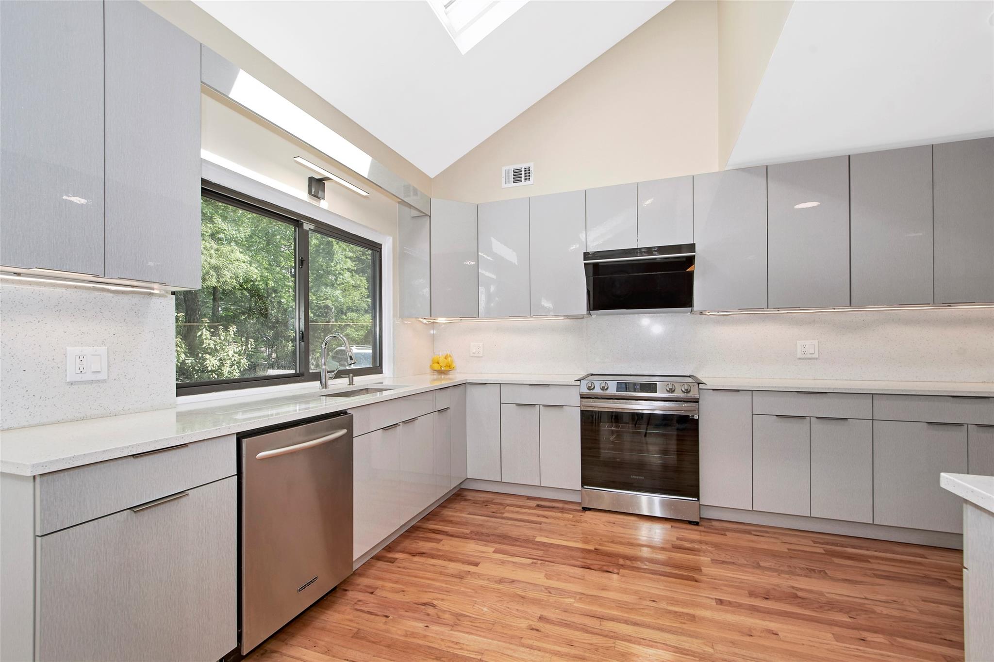 7 High Point Circle, Chappaqua, New York image 13