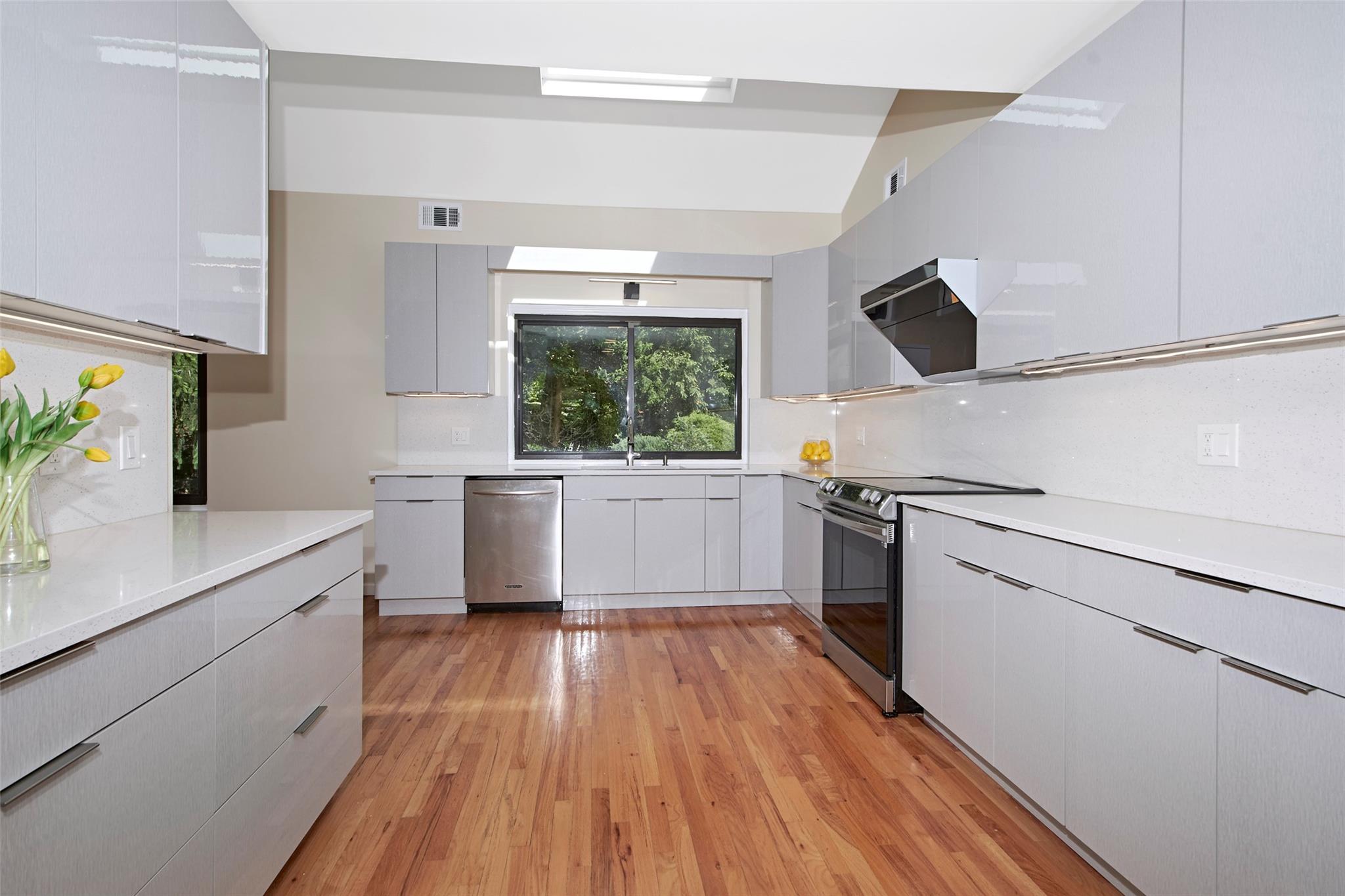 7 High Point Circle, Chappaqua, New York image 12