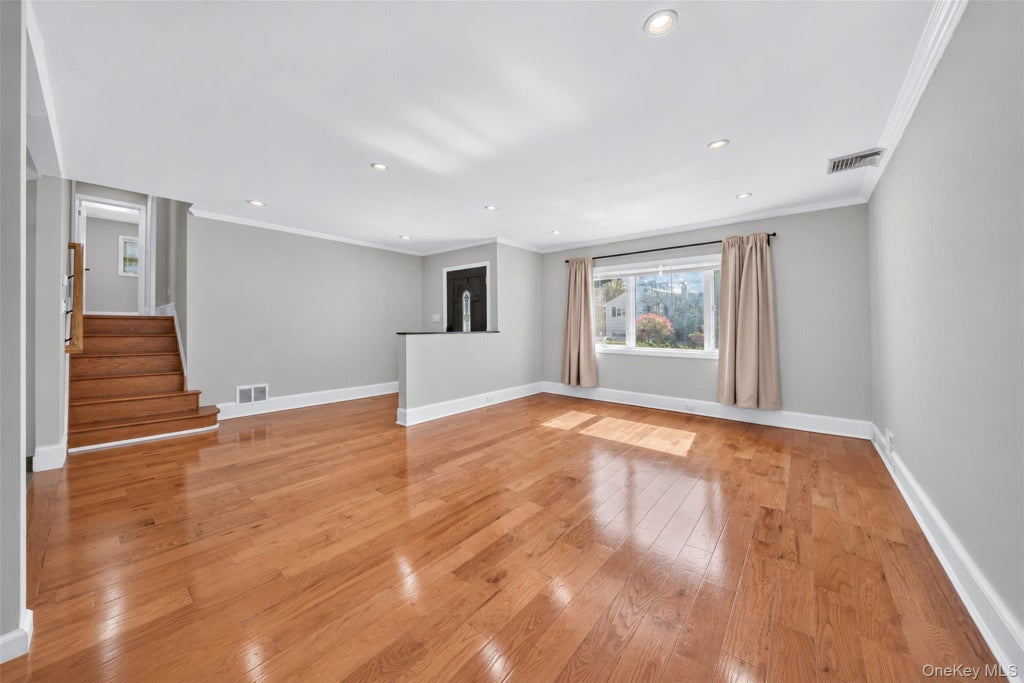 Photo of 11 Lincrest Street, Syosset, NY 11791 (MLS # 1051121)