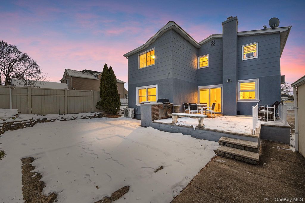 Photo of 36 Brian Street, New Hyde Park, NY 11040 (MLS # 955009)