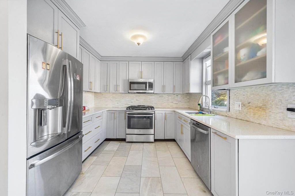 Photo of 36 Brian Street, New Hyde Park, NY 11040 (MLS # 955009)