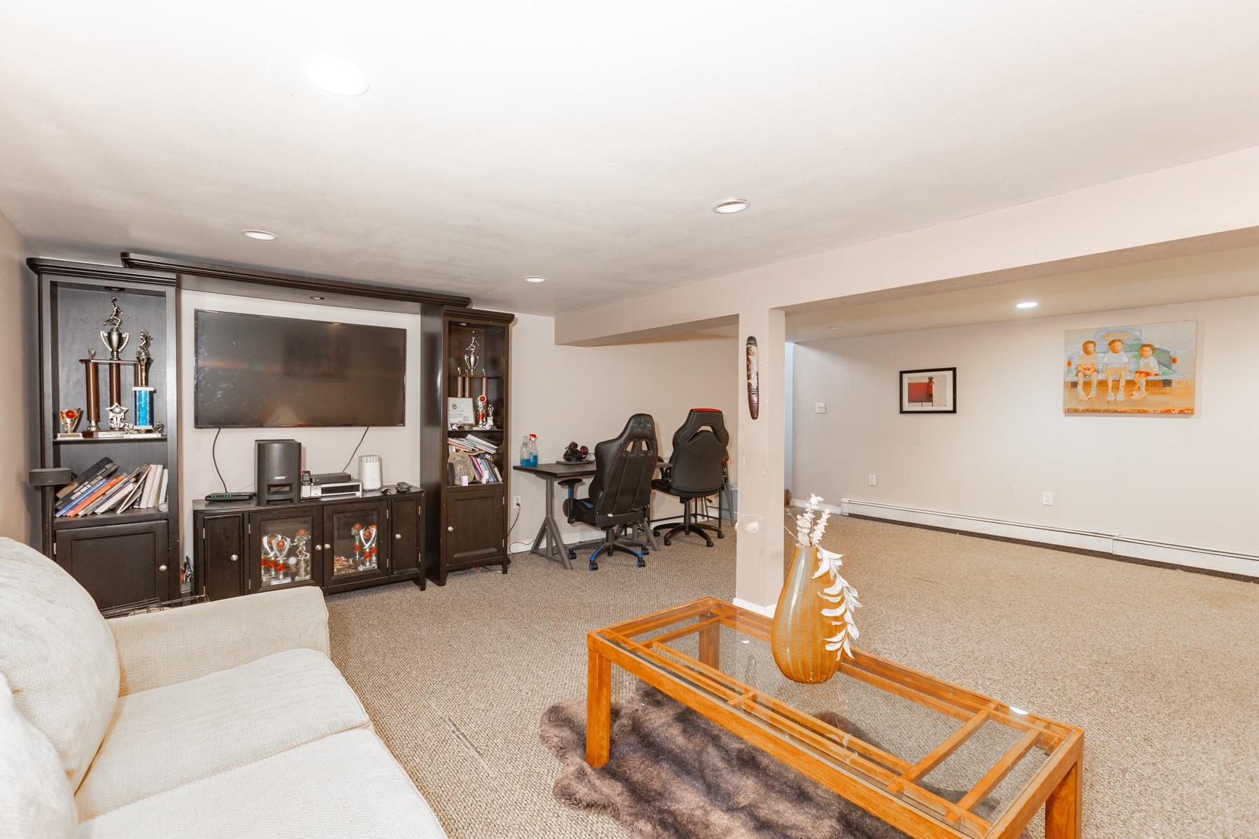 230 Rose Street, Copiague, New York image 16