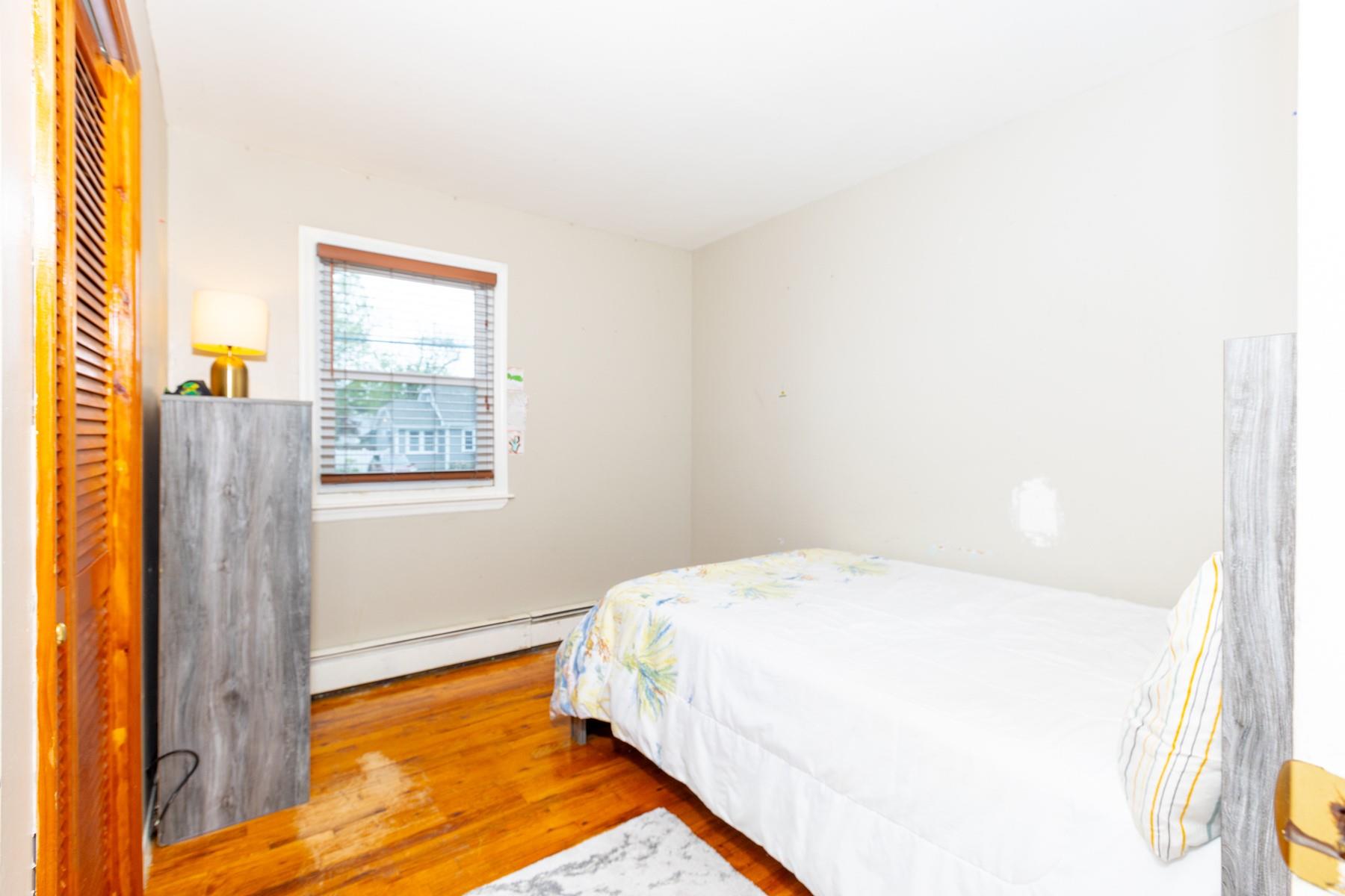 230 Rose Street, Copiague, New York image 13