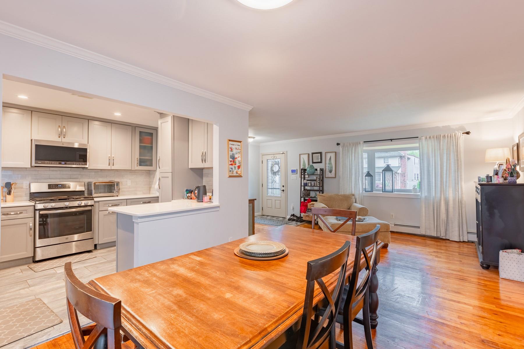 230 Rose Street, Copiague, New York image 6