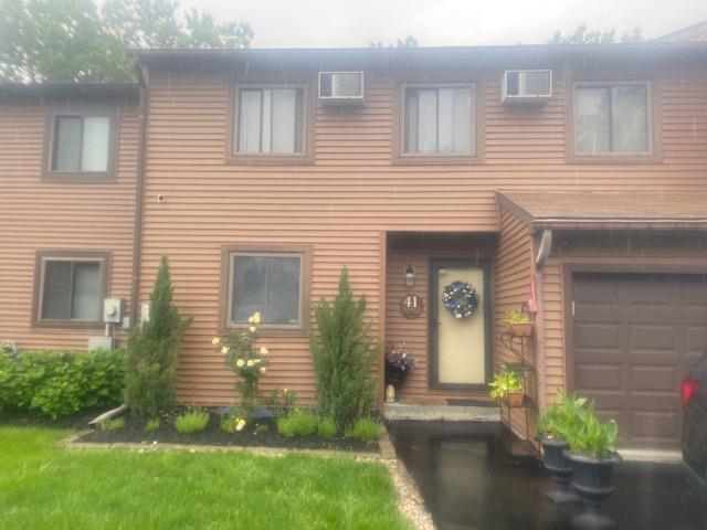Bayberry Circle, Fishkill, New York - 2 Bedrooms  
2 Bathrooms  
7 Rooms - 