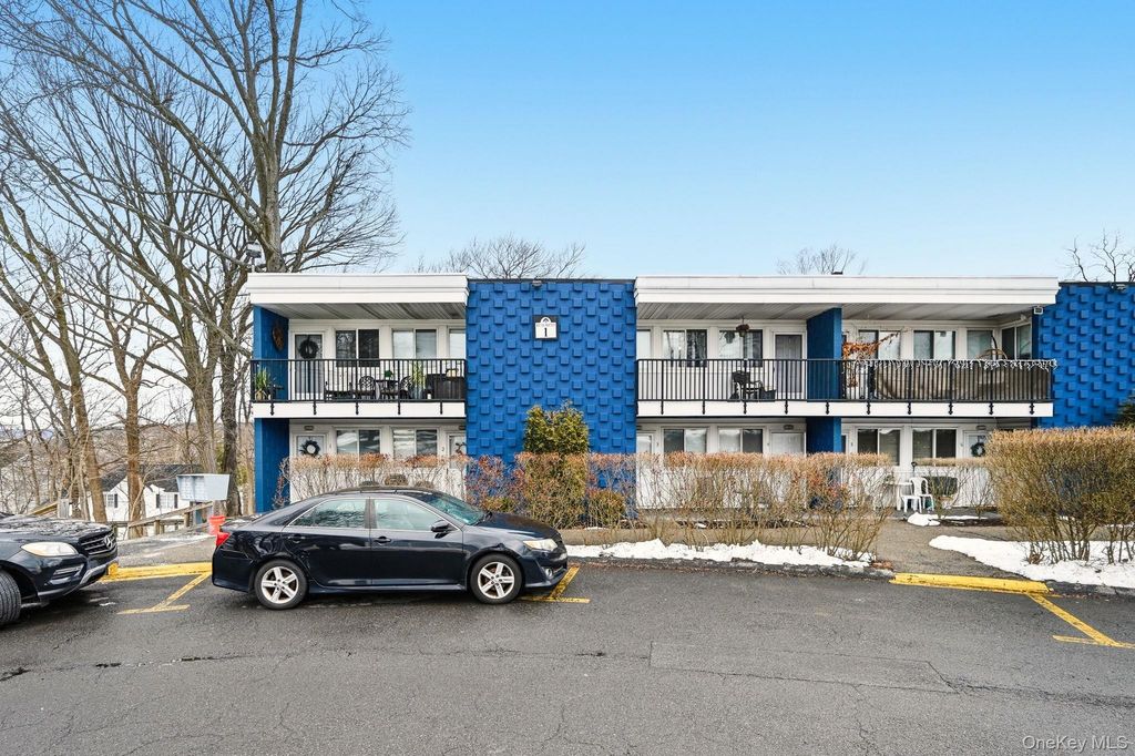 Photo of 1 Wyndover Woods Lane #2, White Plains, NY 10603 (MLS # 965972)