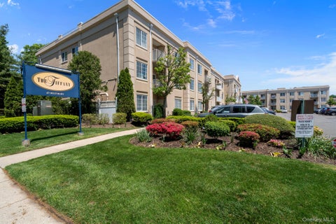 Apartment For Rent - 54 School Street #121<br/> Westbury, NY 11590