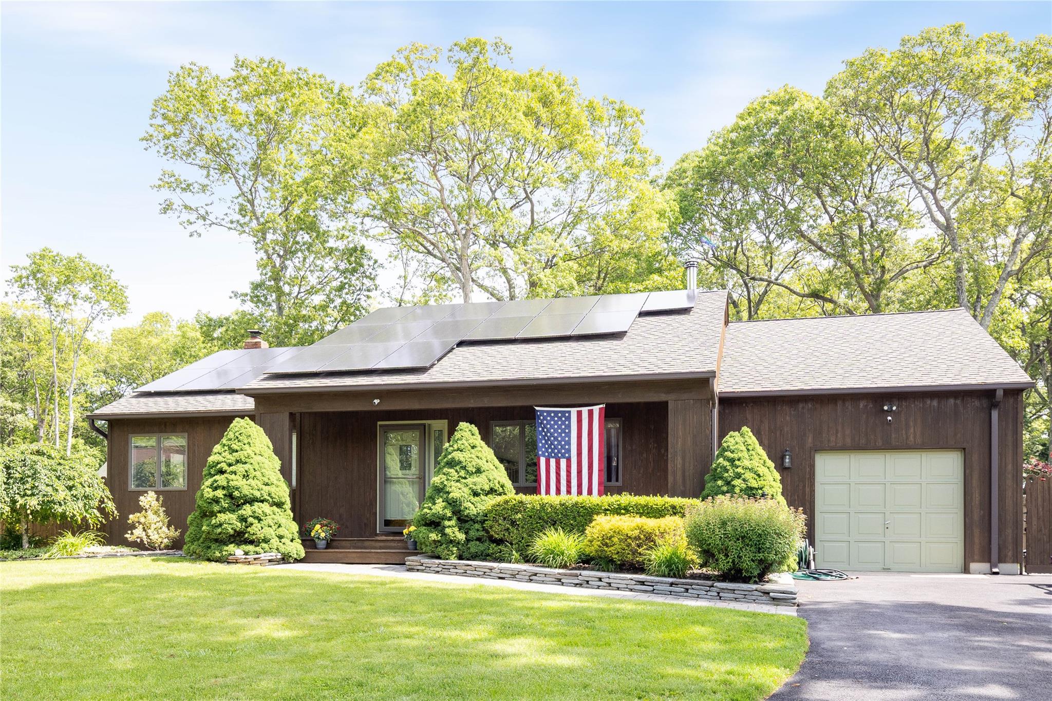 Trout Brook Lane, Aquebogue, Hamptons, NY - 3 Bedrooms  
2 Bathrooms - 
