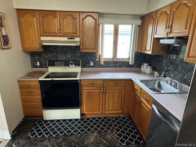 Photo of 140-B Union Avenue, Lynbrook, NY 11563 (MLS # 1011993)