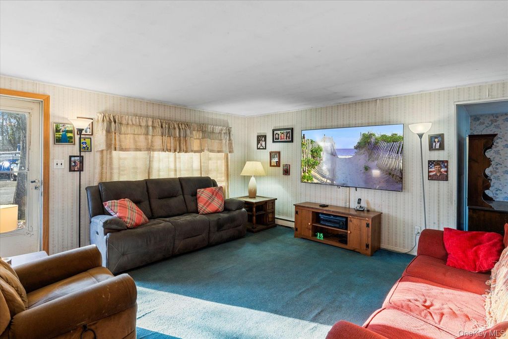 Photo of 9 W 8th Street, Ronkonkoma, NY 11779 (MLS # 954399)