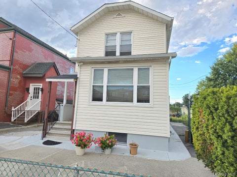 Photo of 3175 Layton Avenue, Bronx, NY 10465 (MLS # 1047088)
