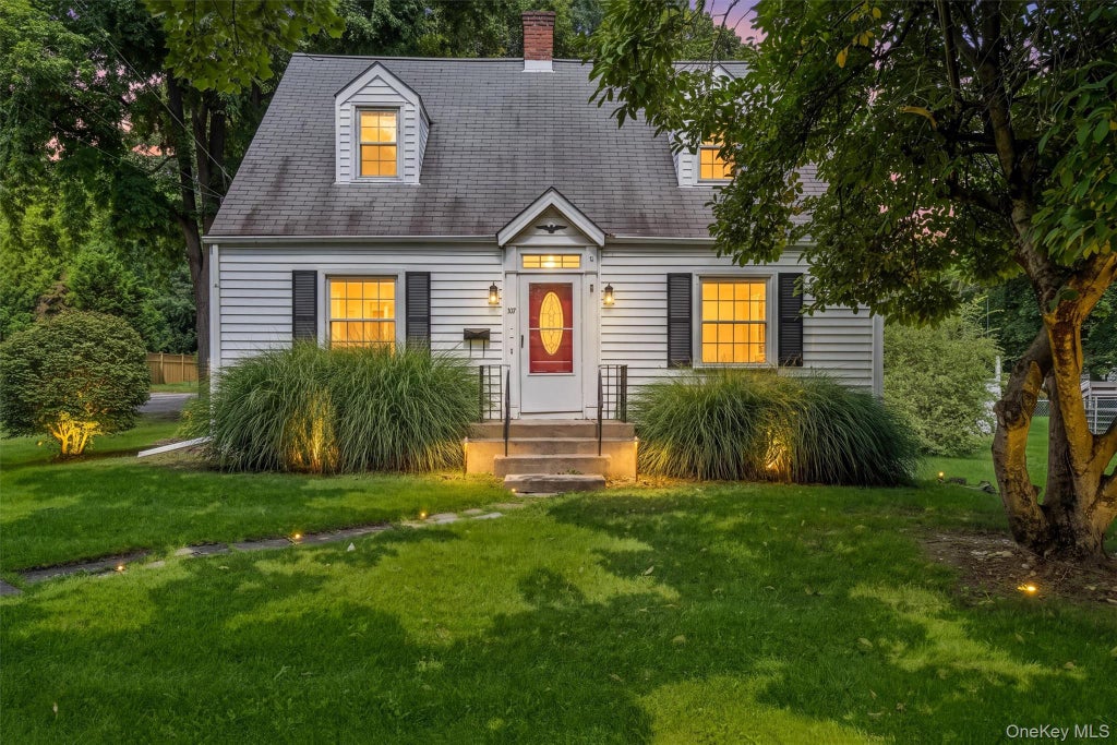 Photo of 107 E Cedar Street, Poughkeepsie, NY 12601 (MLS # 1044405)