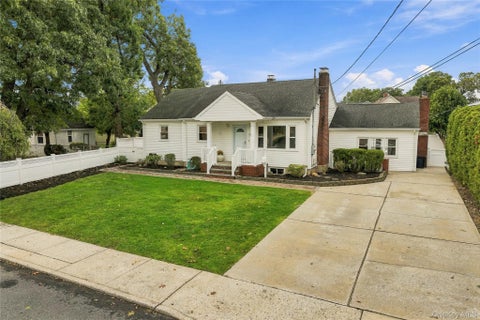Photo of 74 Homecrest Court, Oceanside, NY 11572 (MLS # 1061892)