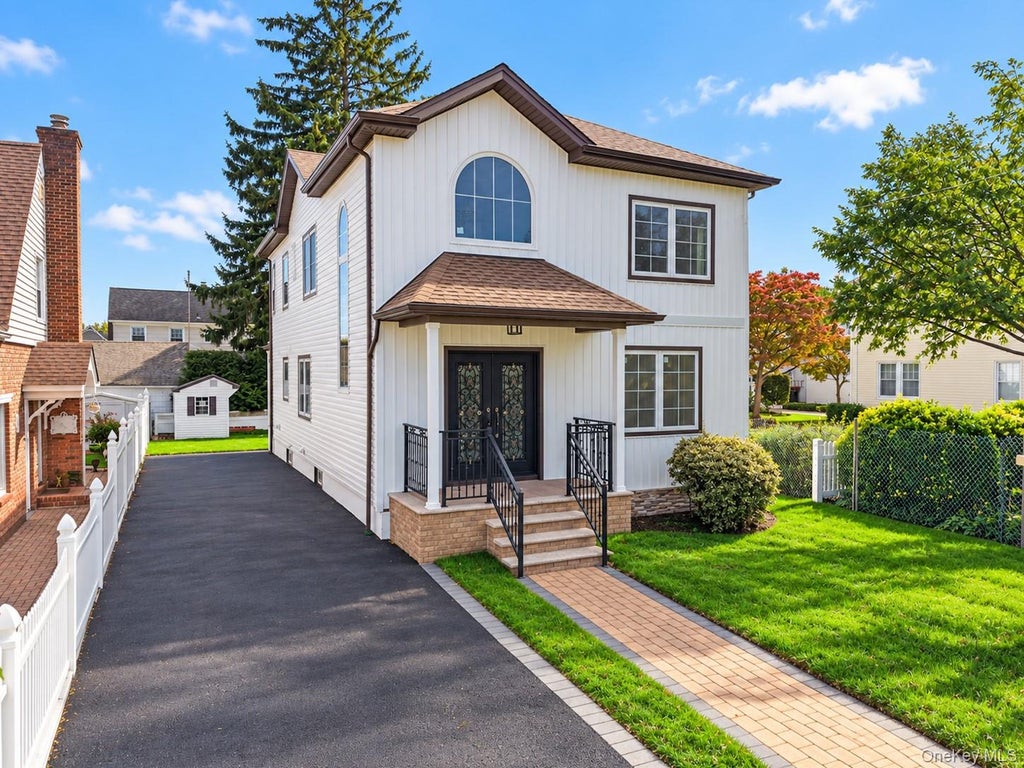 Photo of 88 Dyckman Avenue, New Hyde Park, NY 11040 (MLS # 1058775)