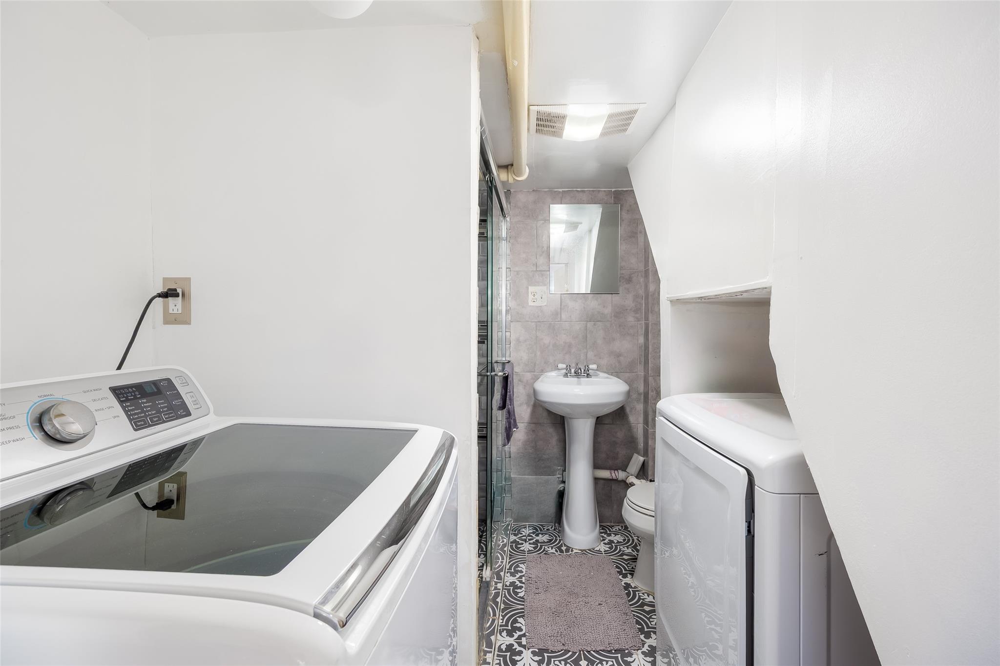 92-43 215th Street, Queens Village, New York image 24