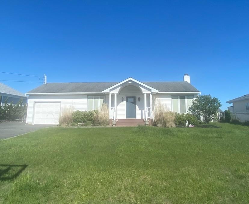 Whiting Road, East Quogue, Hamptons, NY - 3 Bedrooms  
3 Bathrooms - 