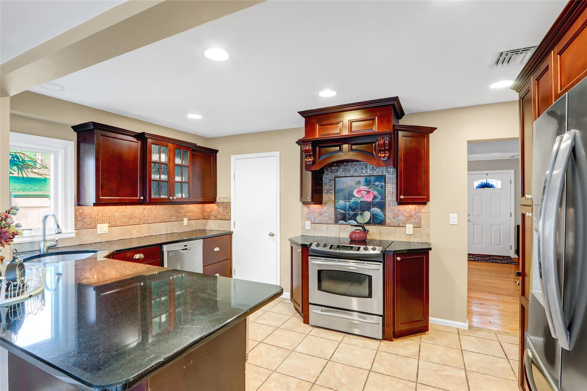 7 Birch Court, Farmingdale, New York image 6