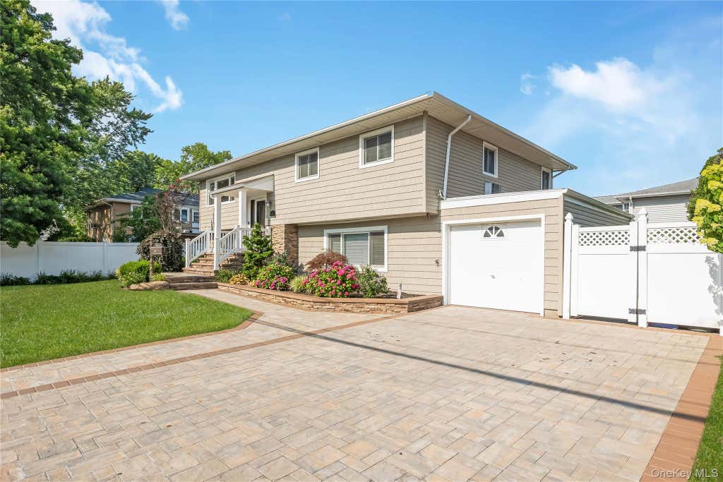 Photo of 1777 Roberta Lane, Merrick, NY 11566 (MLS # 1022147)