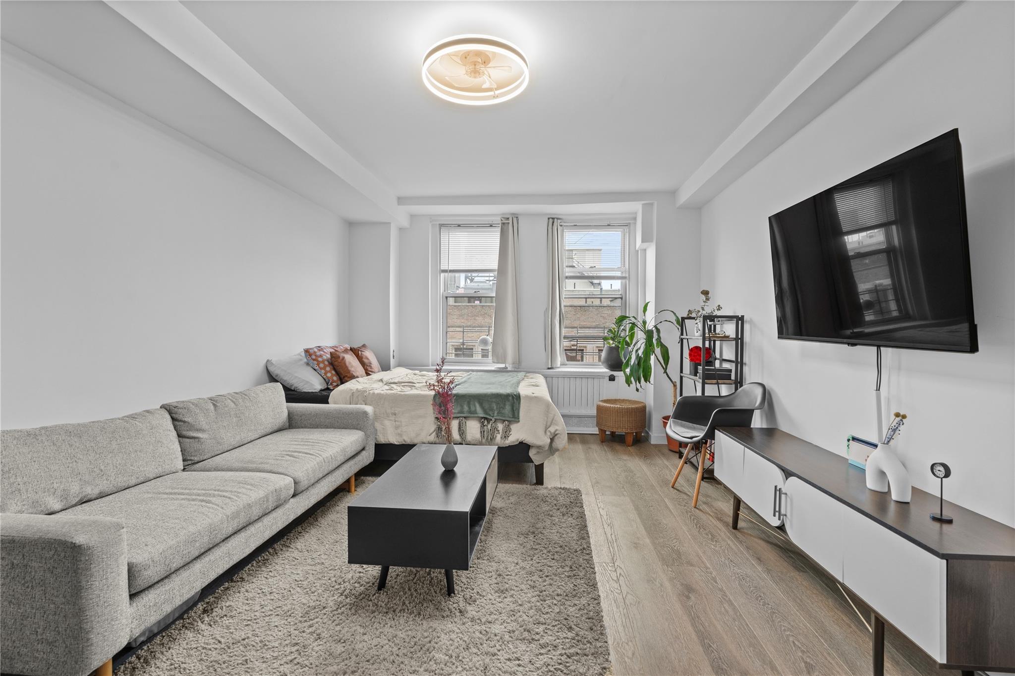 310 Riverside Drive 1509