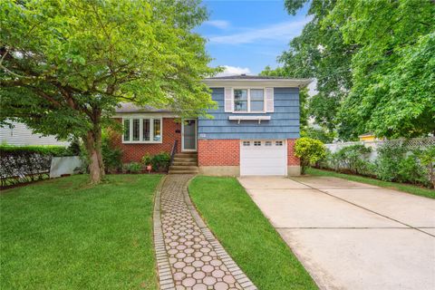 Photo of 82 Cherry Lane, Lynbrook, NY 11563 (MLS # 874417)