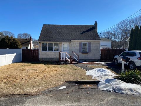 Homes For Sale - 9 Beechwood Drive<br/> Shirley, NY 11967