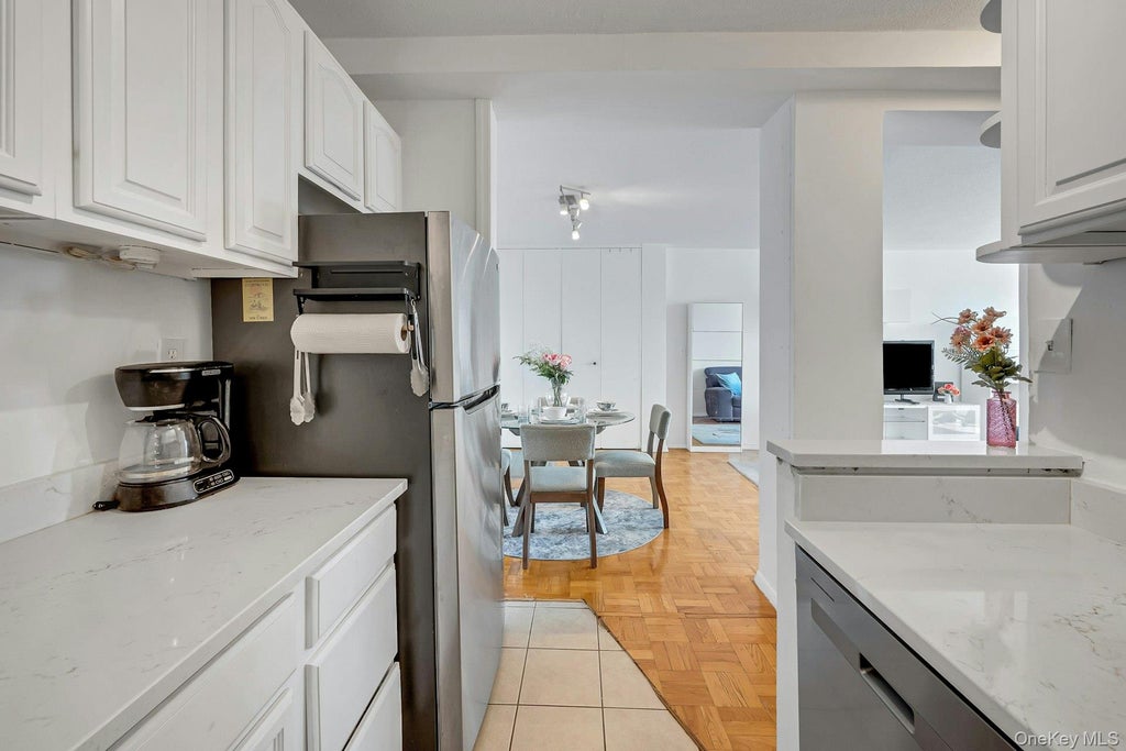 Photo of 2400 Johnson Avenue #4G, Bronx, NY 10463 (MLS # 1050038)