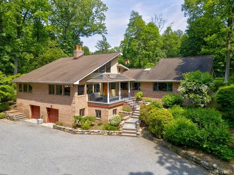 4 Sloanes Court Sands Point NY 11050