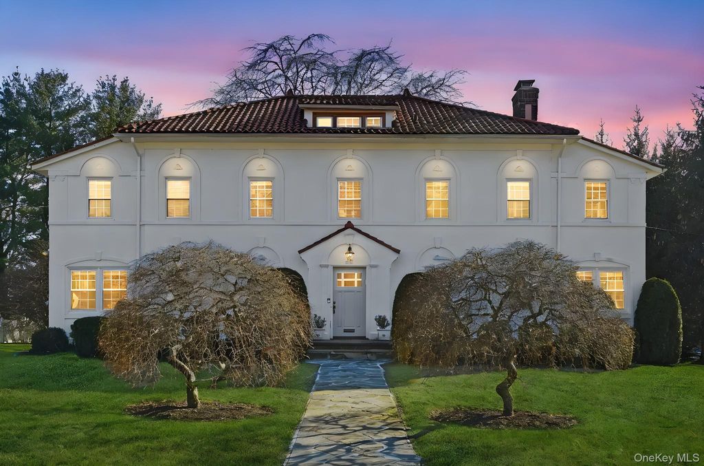 Photo of 221 Paine Avenue, New Rochelle, NY 10804 (MLS # 946580)