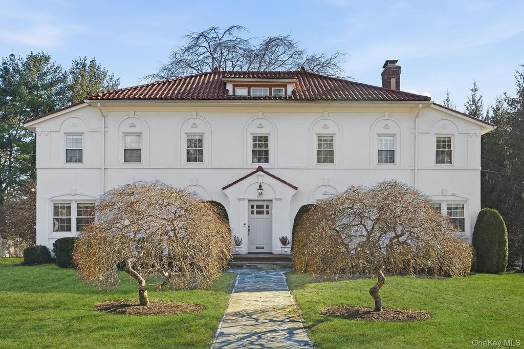 Photo of 221 Paine Avenue, New Rochelle, NY 10804 (MLS # 946580)