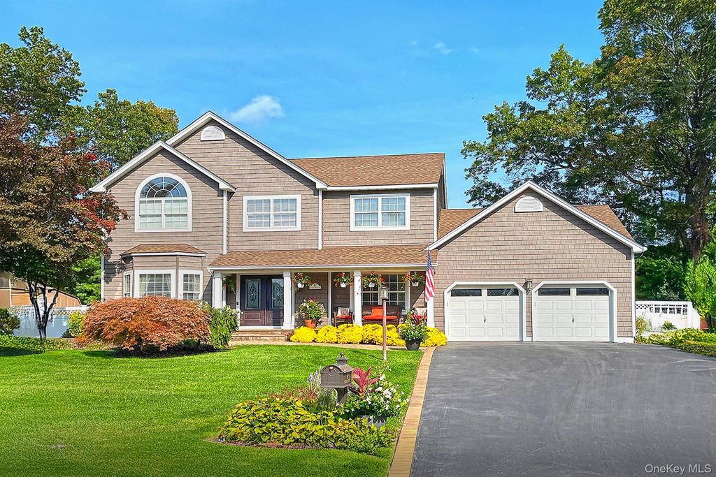 Photo of 12 Crystal Brook Court, Nesconset, NY 11767 (MLS # 963720)