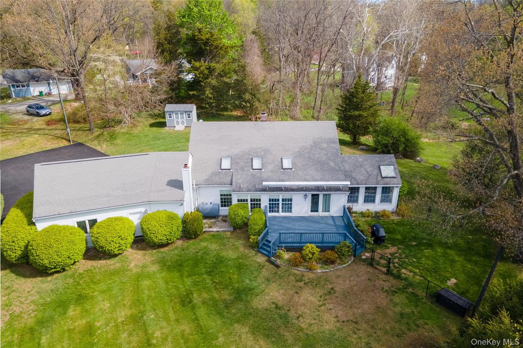 Photo of 117 Shenandoah Road, Hopewell Junction, NY 12533 (MLS # 991585)