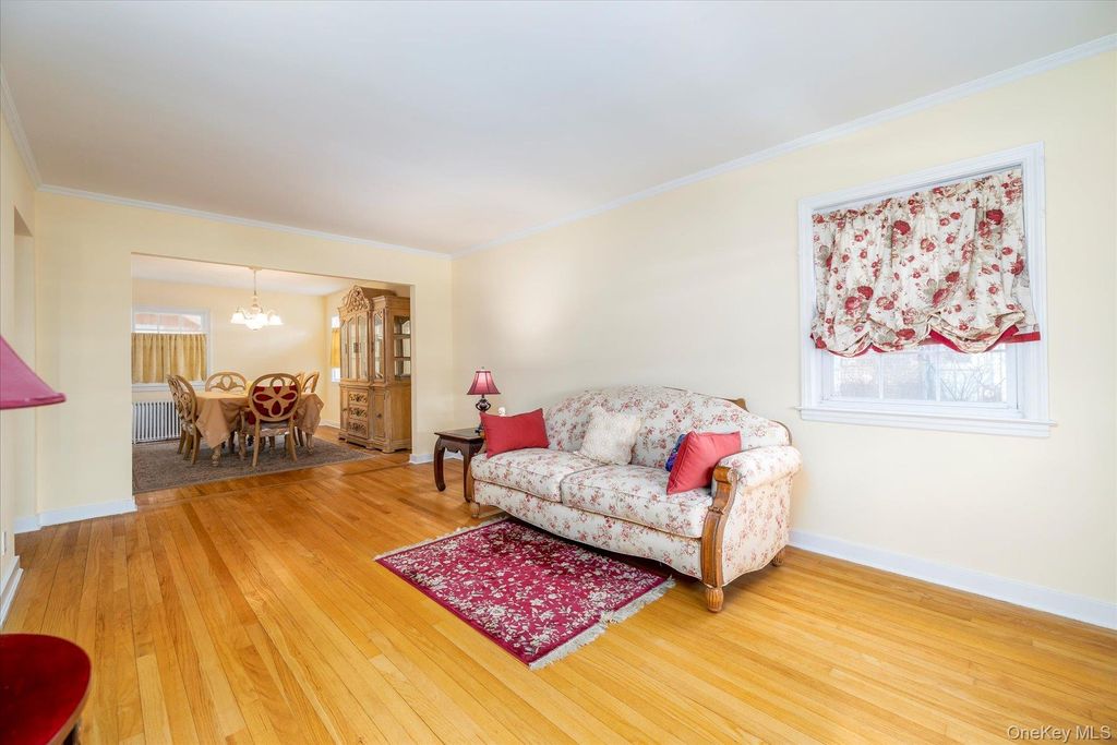 Photo of 148 Amherst Road, Valley Stream, NY 11581 (MLS # 959411)