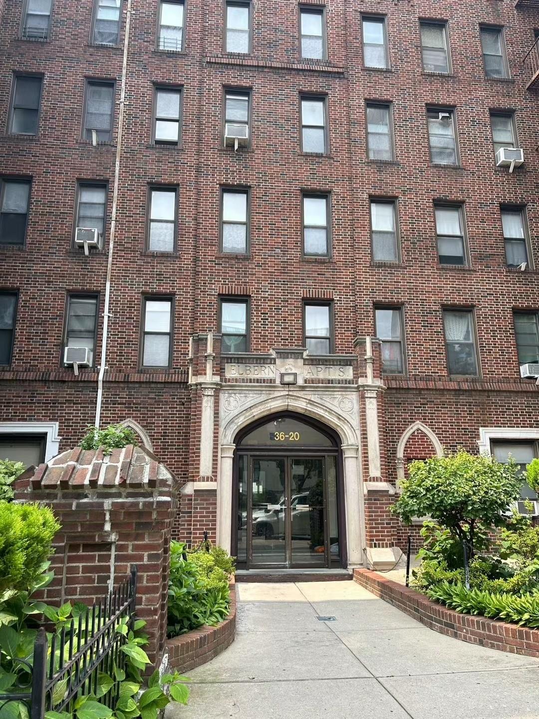 168 St, Flushing, Queens, NY - 1 Bedrooms  
1 Bathrooms  
3 Rooms - 