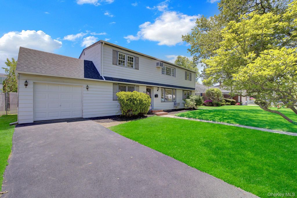 Photo of 771 Maple Place, West Hempstead, NY 11552 (MLS # 1001447)