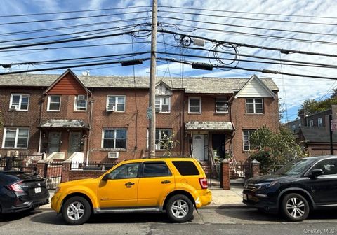 Photo of 24-11 37th Avenue, Long Island City, NY 11101 (MLS # 935132)