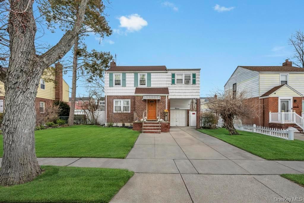 Photo of 13 Crystal Street, Elmont, NY 11003 (MLS # 967019)