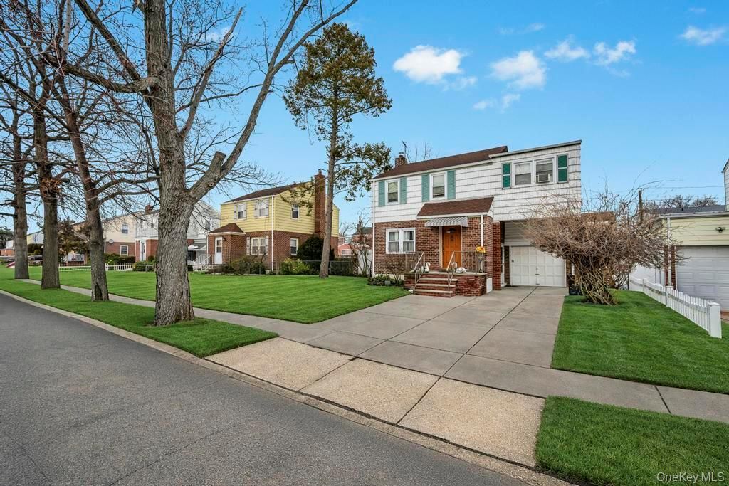 Photo of 13 Crystal Street, Elmont, NY 11003 (MLS # 967019)