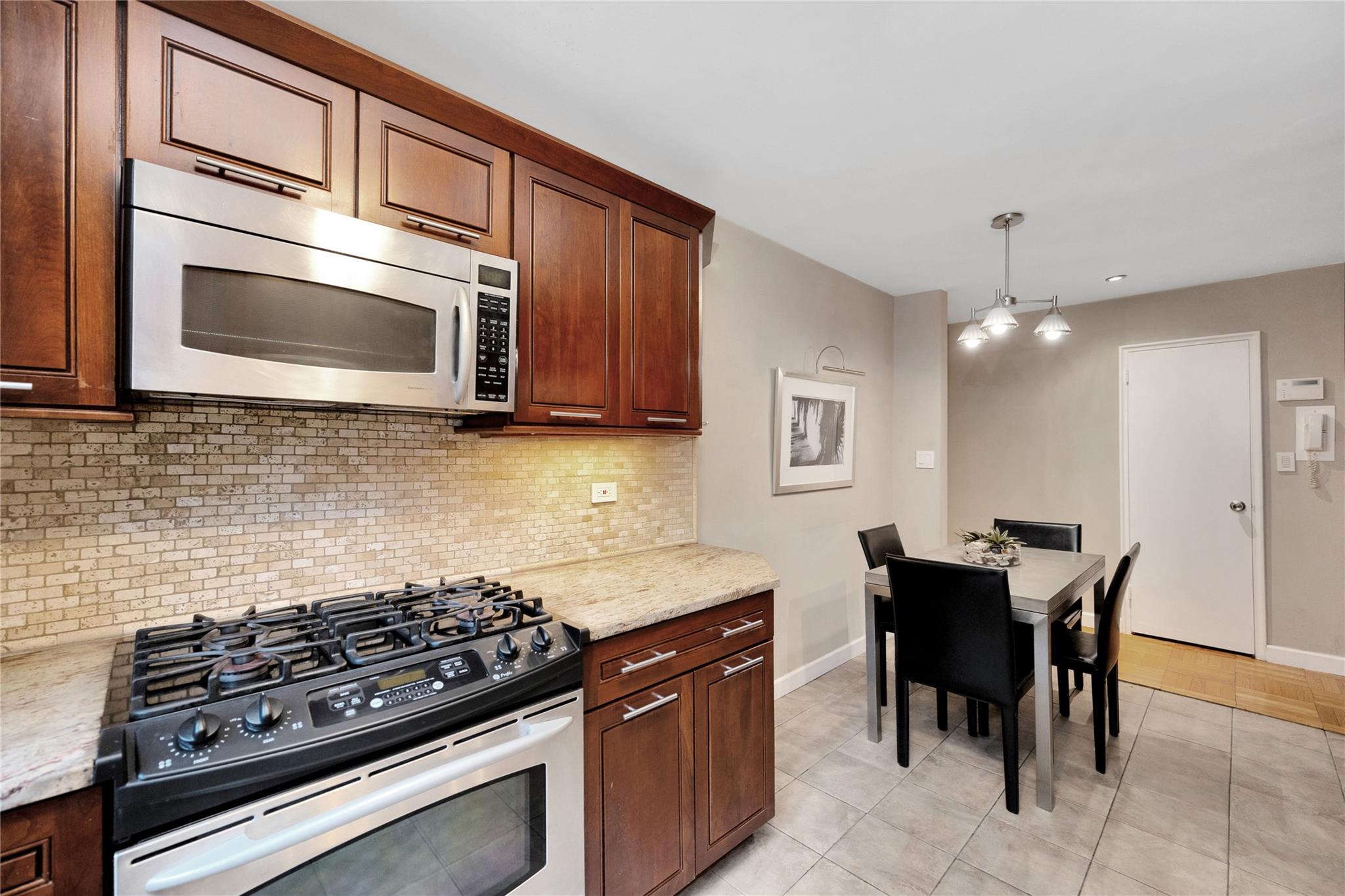 140-50 Burden Crescent Cres #1D, Briarwood, New York image 5