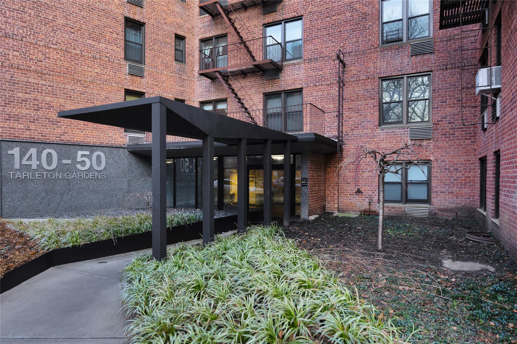 140-50 Burden Crescent Cres #1D, Briarwood, New York image 1