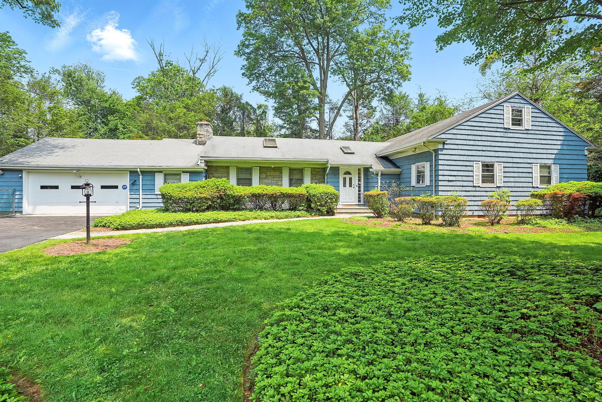 Property for Sale at Barnaby Lane, Hartsdale, New York - Bedrooms: 3 
Bathrooms: 2 
Rooms: 7  - $829,000
