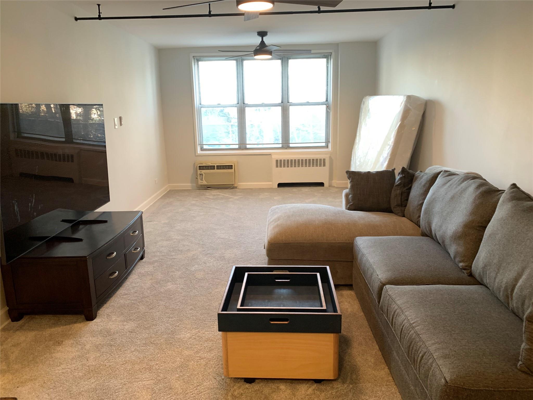 Mosholu Avenue 2G, Bronx, New York - 1 Bedrooms  
1 Bathrooms  
3 Rooms - 