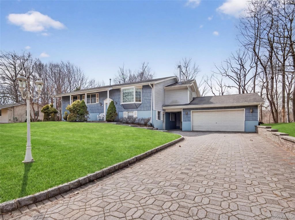 Photo of 15 Victoria Drive, Airmont, NY 10901 (MLS # 973254)