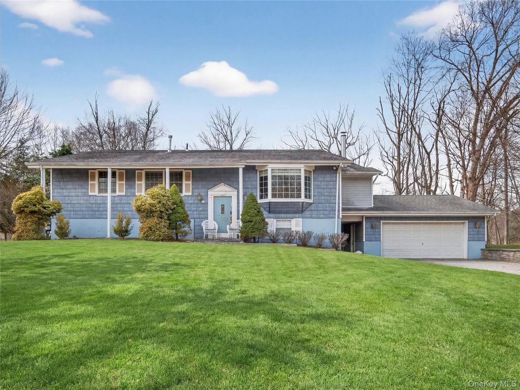 Photo of 15 Victoria Drive, Airmont, NY 10901 (MLS # 973254)