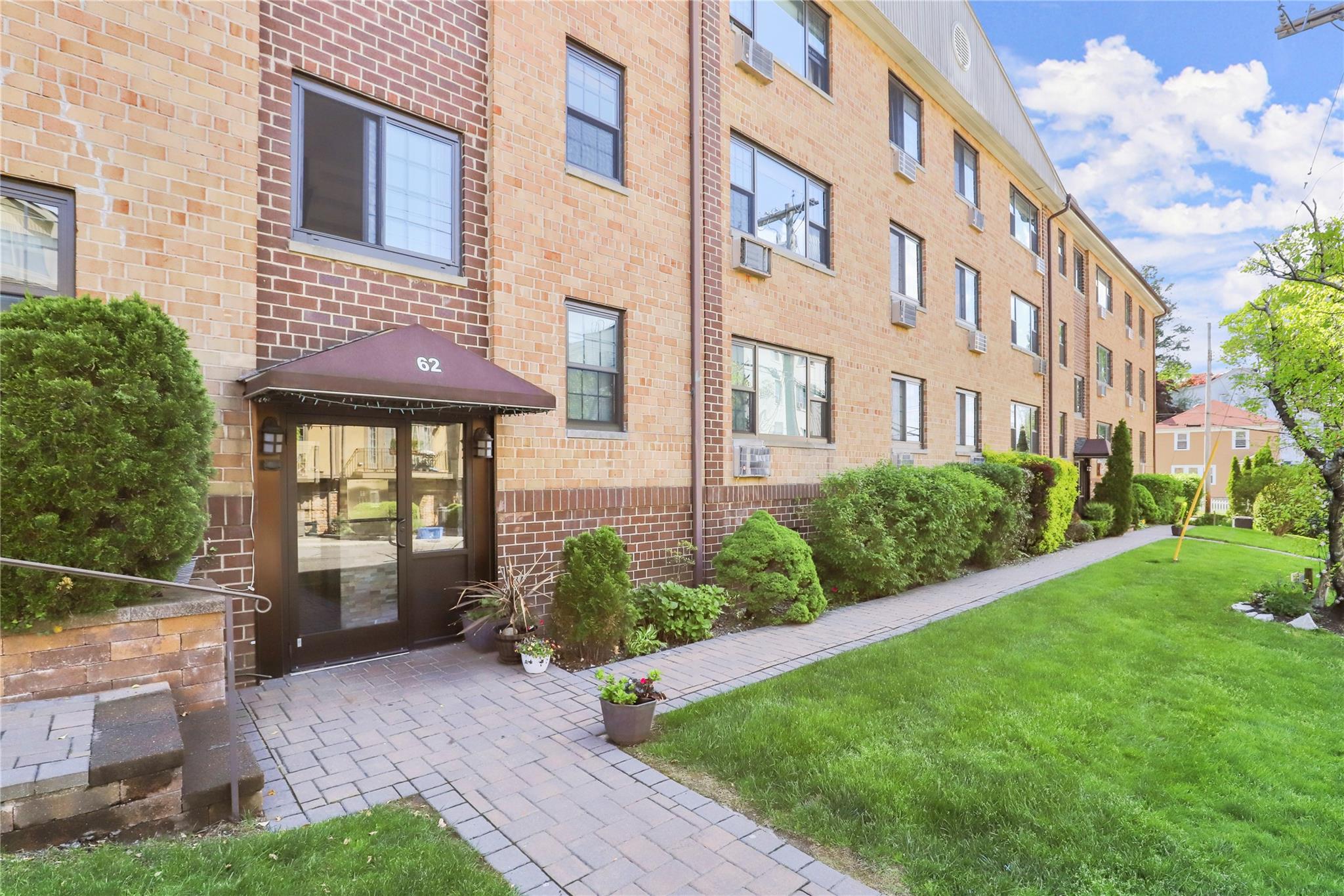 Crescent Place 3C, Tuckahoe, New York - 2 Bedrooms  
1 Bathrooms - 