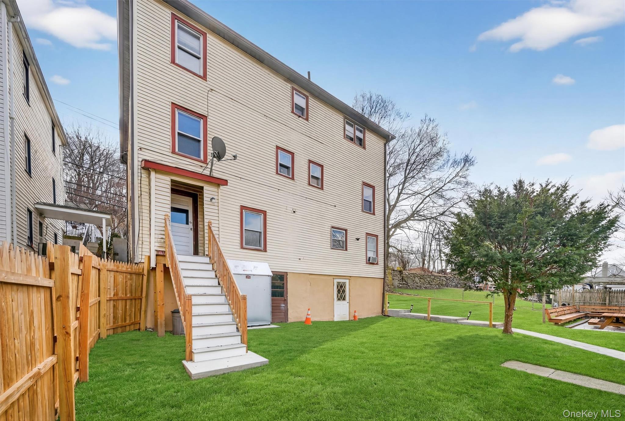 664-666 N Division Street