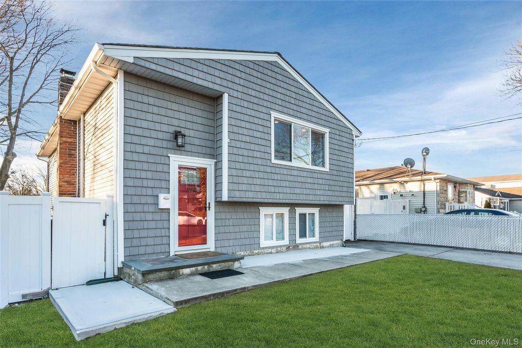 Photo of 102A Claremont Avenue, West Babylon, NY 11704 (MLS # 952837)