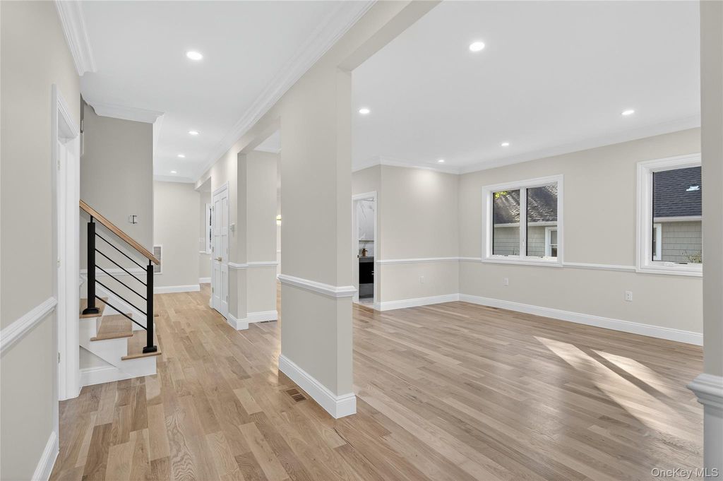 Photo of 80 Clapham Avenue, Manhasset, NY 11030 (MLS # 914789)
